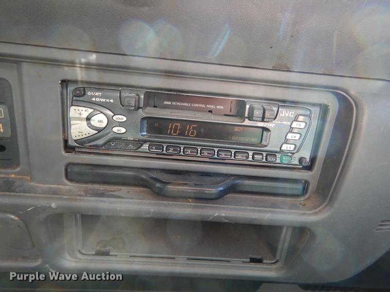 image for item DC0438 1996 Isuzu NPR applicator truck