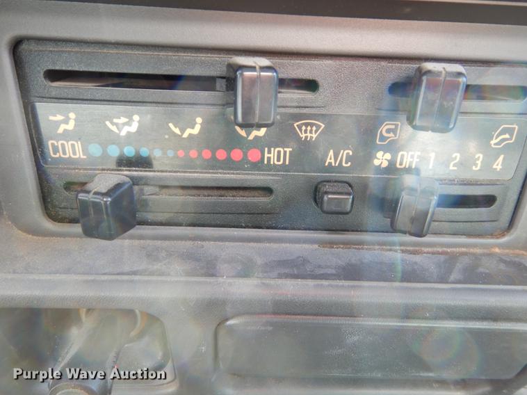 image for item DC0438 1996 Isuzu NPR applicator truck