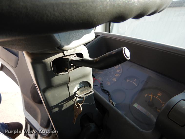 image for item DC0438 1996 Isuzu NPR applicator truck