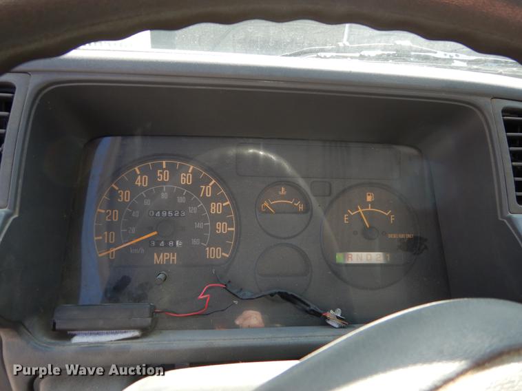 image for item DC0438 1996 Isuzu NPR applicator truck