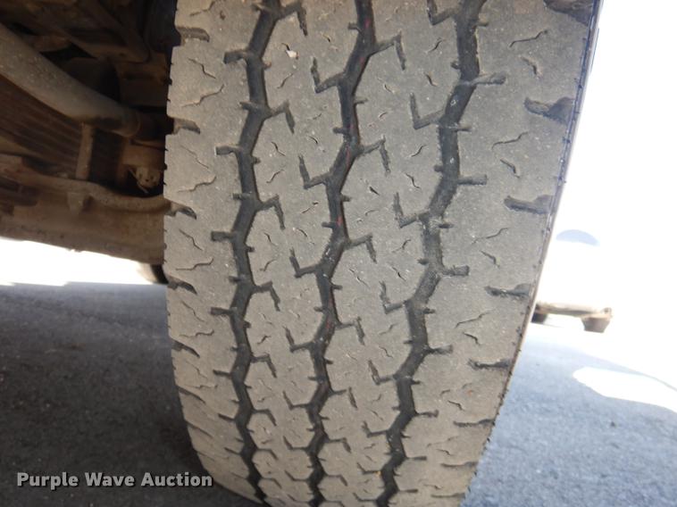 image for item DC0438 1996 Isuzu NPR applicator truck