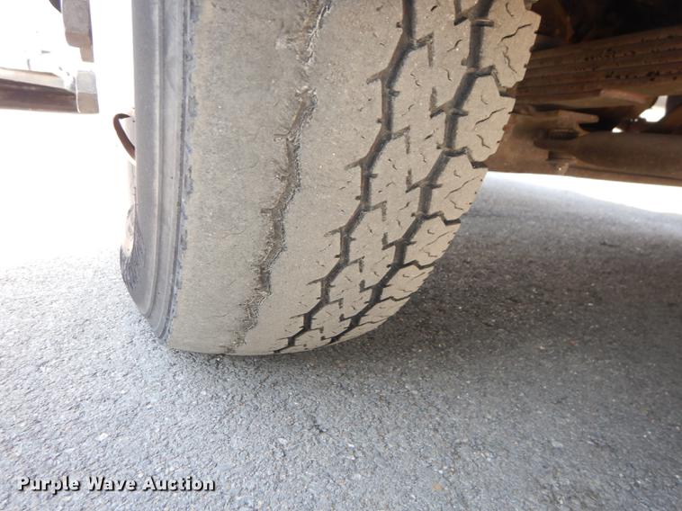 image for item DC0438 1996 Isuzu NPR applicator truck