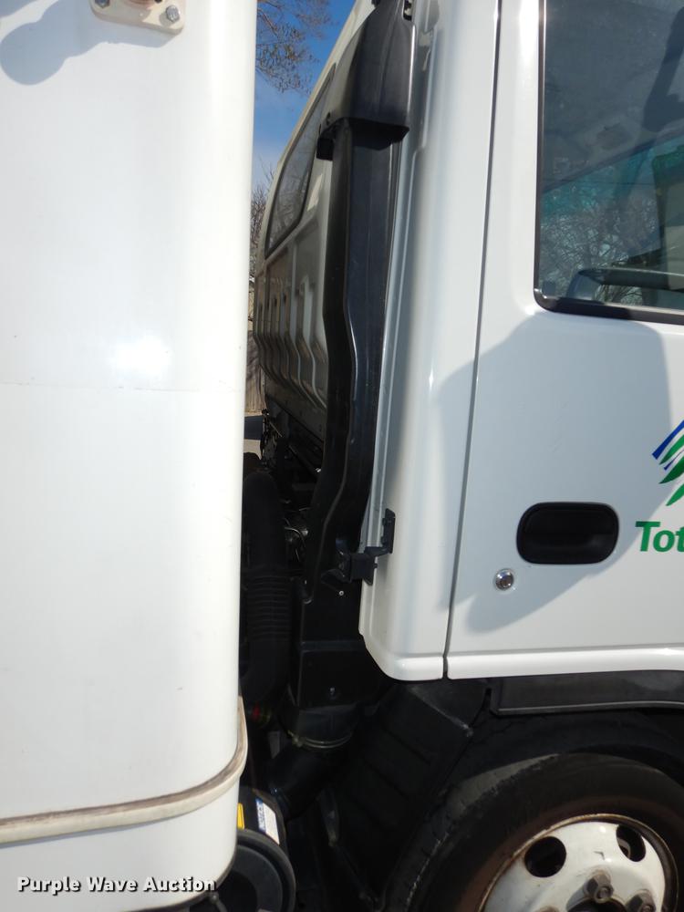 image for item DC0438 1996 Isuzu NPR applicator truck