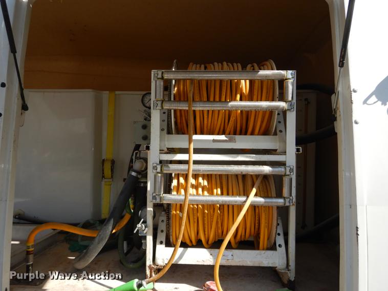 image for item DC0438 1996 Isuzu NPR applicator truck