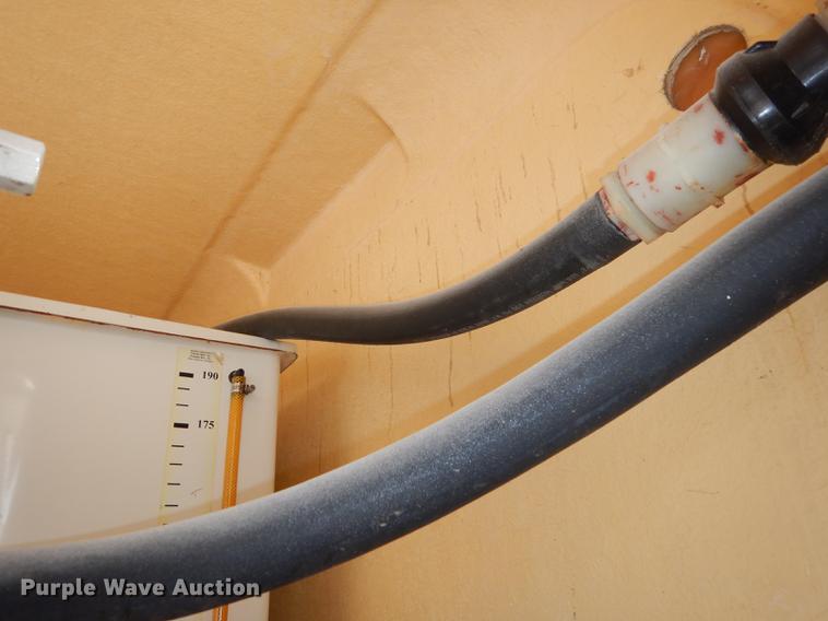 image for item DC0438 1996 Isuzu NPR applicator truck