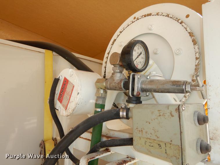 image for item DC0438 1996 Isuzu NPR applicator truck