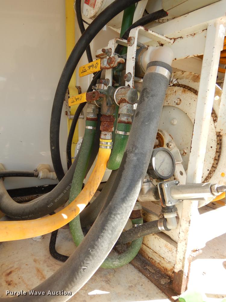 image for item DC0438 1996 Isuzu NPR applicator truck