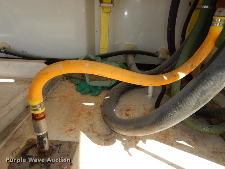 image for item DC0438 1996 Isuzu NPR applicator truck