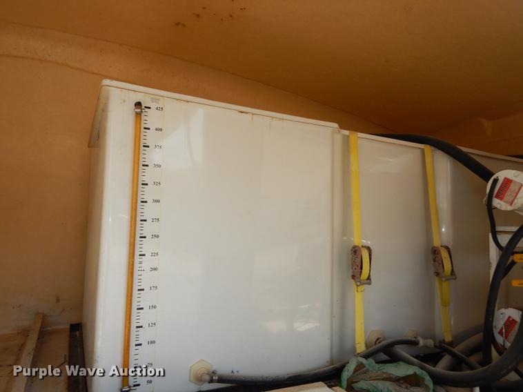 image for item DC0438 1996 Isuzu NPR applicator truck