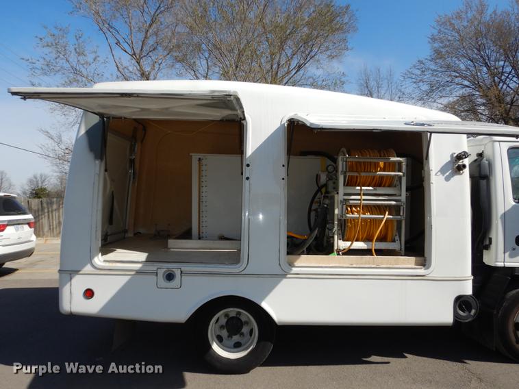 image for item DC0438 1996 Isuzu NPR applicator truck