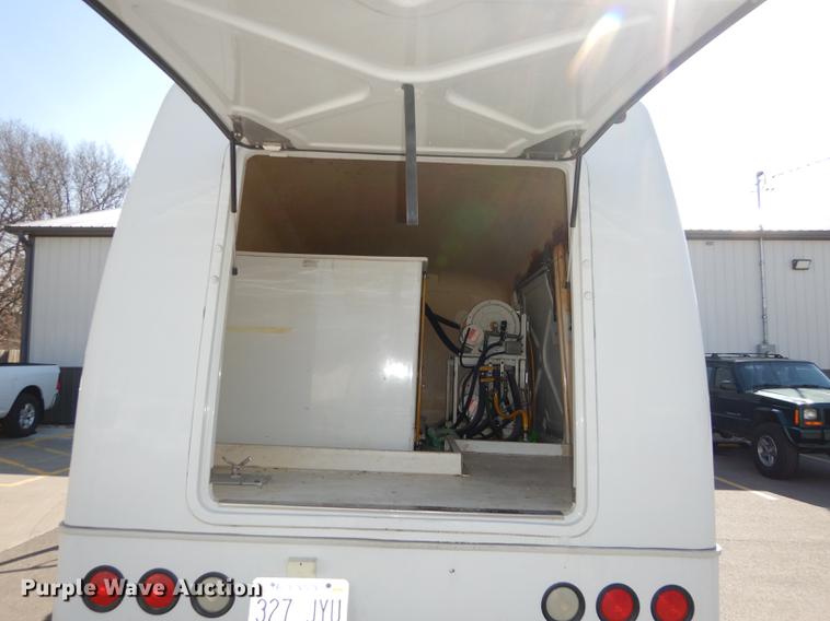 image for item DC0438 1996 Isuzu NPR applicator truck