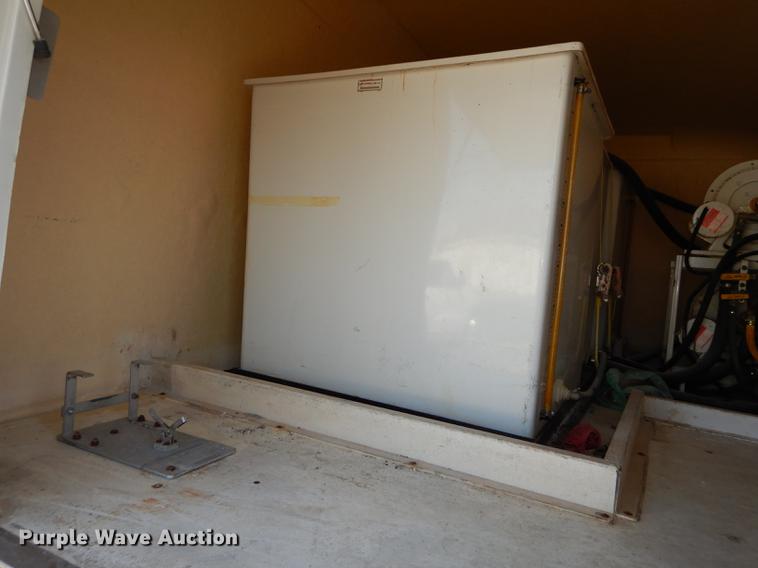 image for item DC0438 1996 Isuzu NPR applicator truck