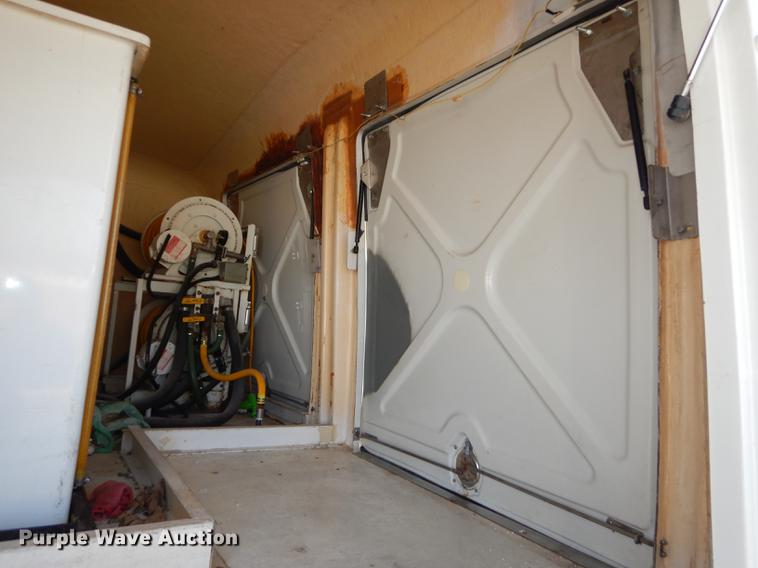 image for item DC0438 1996 Isuzu NPR applicator truck