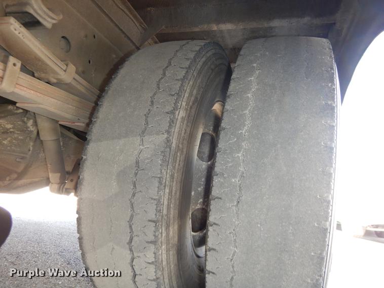 image for item DC0438 1996 Isuzu NPR applicator truck