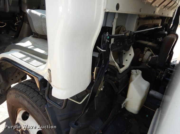 image for item DC0438 1996 Isuzu NPR applicator truck