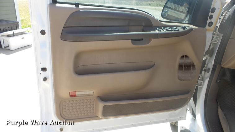 image for item DC3069 1999 Ford F250 Super Duty Crew Cab pickup truck