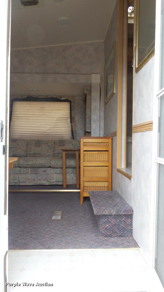 image for item DC3081 1999 Holiday Rambler Alumascape camper