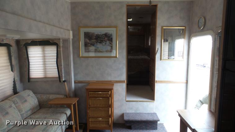 image for item DC3081 1999 Holiday Rambler Alumascape camper