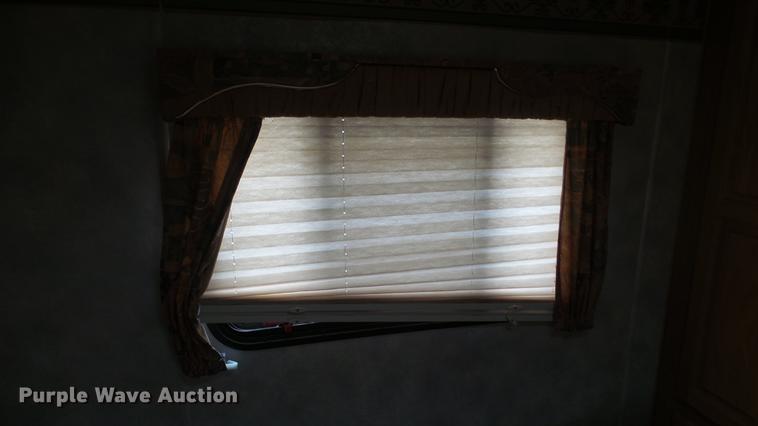 image for item DC3081 1999 Holiday Rambler Alumascape camper