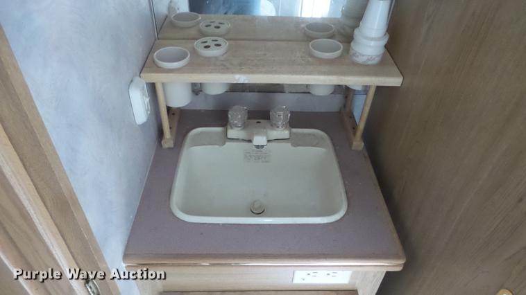 image for item DC3081 1999 Holiday Rambler Alumascape camper