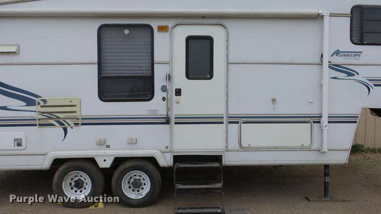 image for item DC3081 1999 Holiday Rambler Alumascape camper