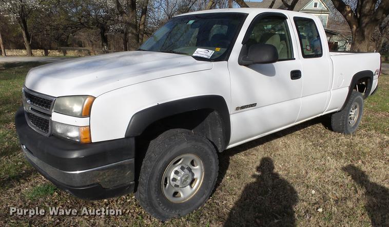 image for item DC3094 2007 Chevrolet Silverado 2500HD Ext. Cab pickup truck
