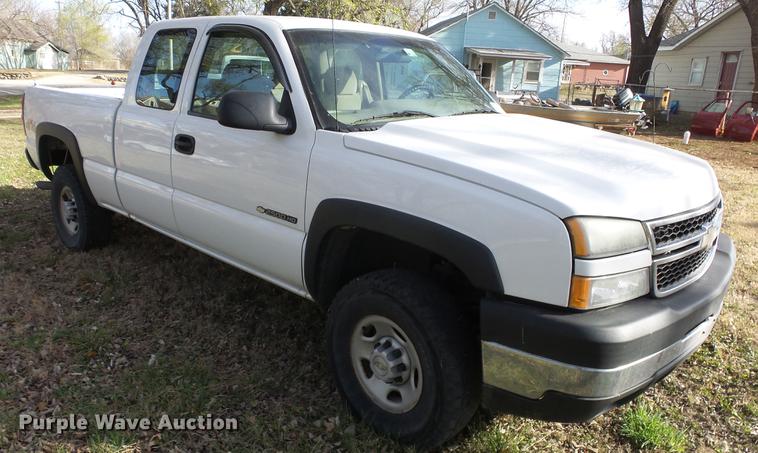 image for item DC3094 2007 Chevrolet Silverado 2500HD Ext. Cab pickup truck