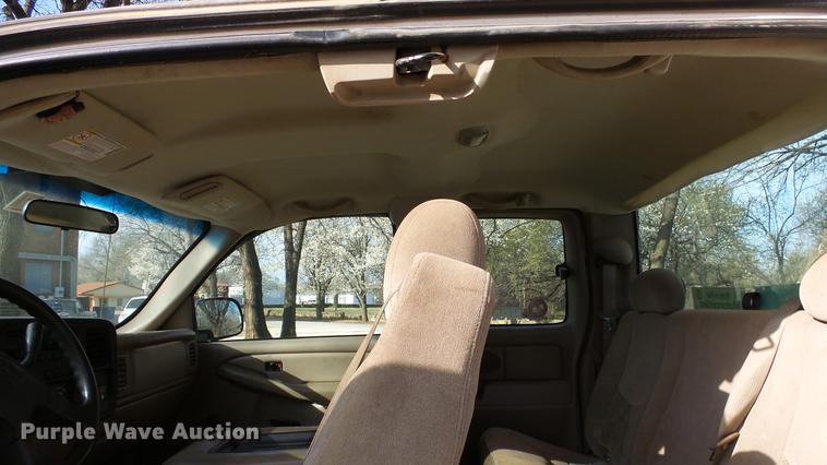 image for item DC3094 2007 Chevrolet Silverado 2500HD Ext. Cab pickup truck