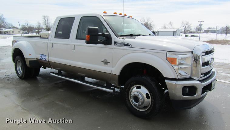 image for item DC4324 2014 Ford F350 Lariat Crew Cab pickup truck