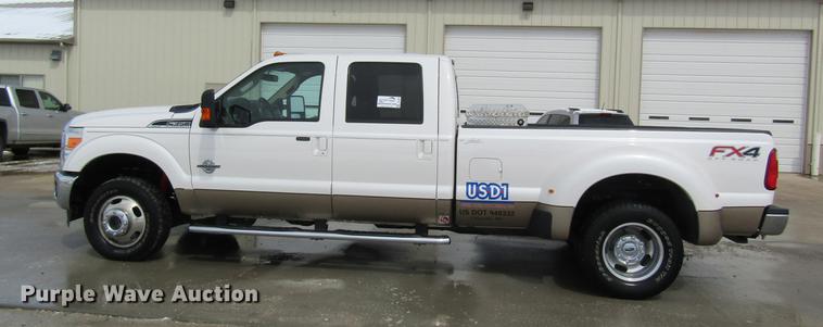 image for item DC4324 2014 Ford F350 Lariat Crew Cab pickup truck