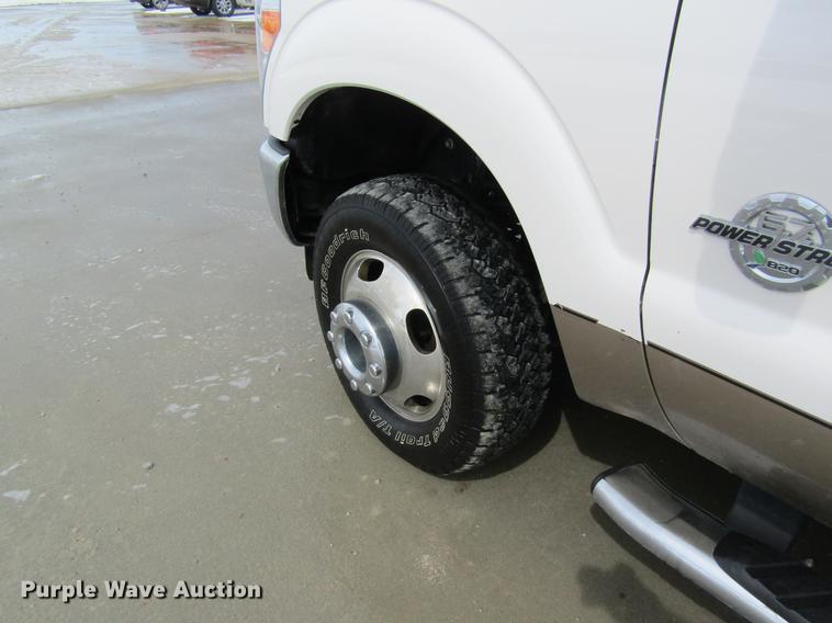 image for item DC4324 2014 Ford F350 Lariat Crew Cab pickup truck