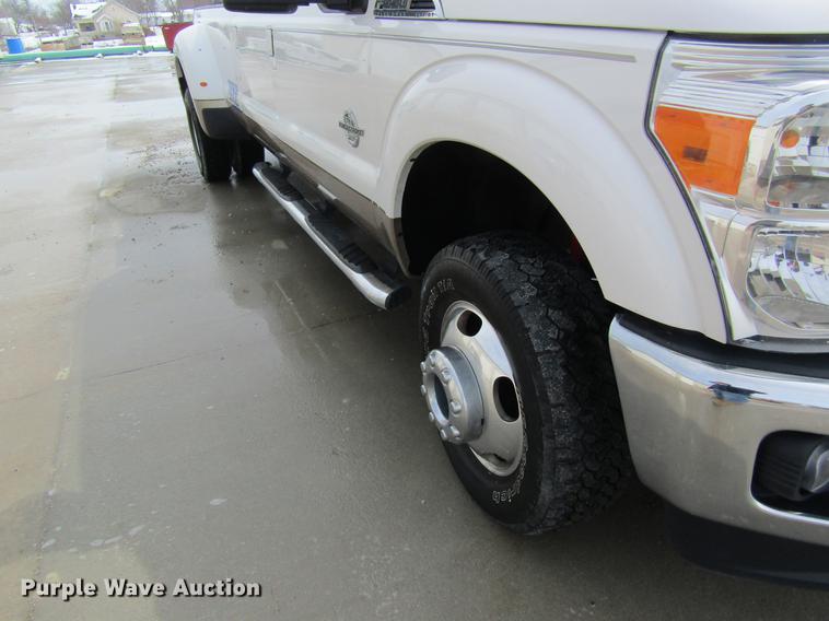 image for item DC4324 2014 Ford F350 Lariat Crew Cab pickup truck