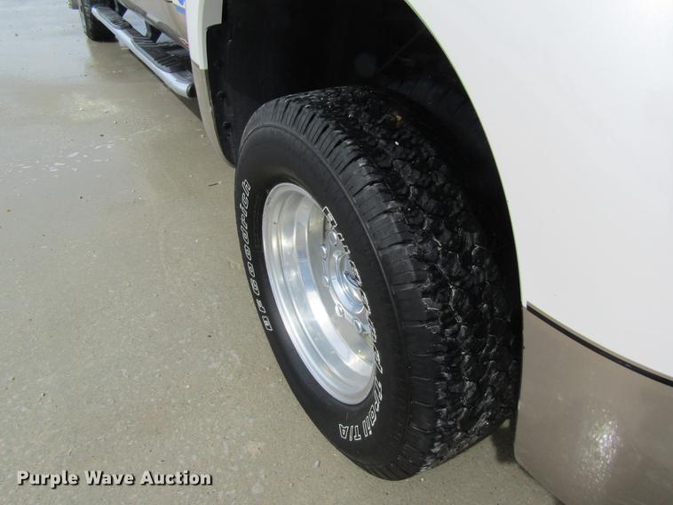 image for item DC4324 2014 Ford F350 Lariat Crew Cab pickup truck