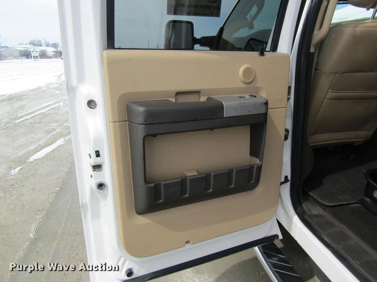 image for item DC4324 2014 Ford F350 Lariat Crew Cab pickup truck