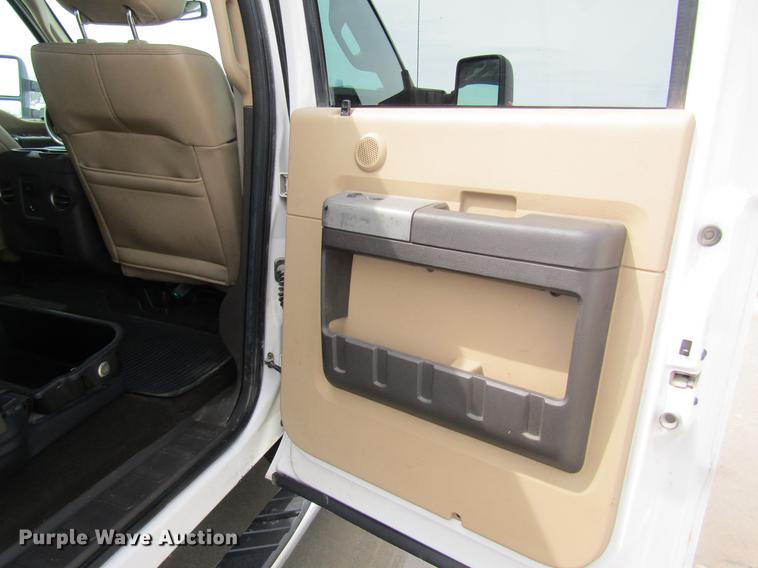 image for item DC4324 2014 Ford F350 Lariat Crew Cab pickup truck