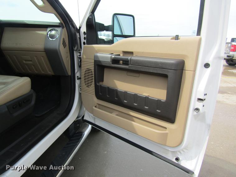 image for item DC4324 2014 Ford F350 Lariat Crew Cab pickup truck