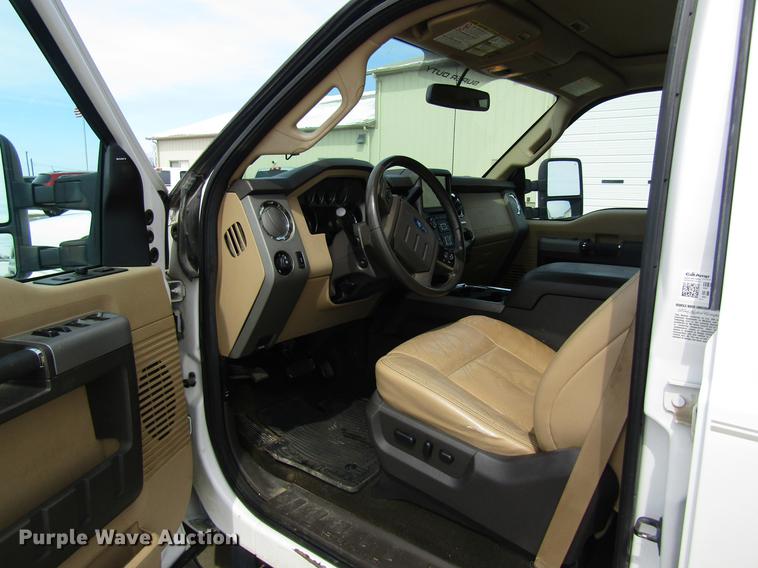 image for item DC4324 2014 Ford F350 Lariat Crew Cab pickup truck