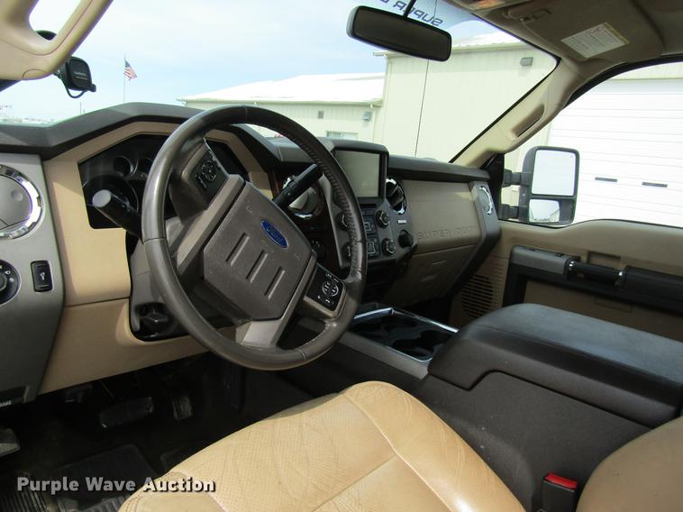 image for item DC4324 2014 Ford F350 Lariat Crew Cab pickup truck