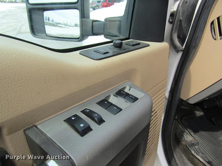 image for item DC4324 2014 Ford F350 Lariat Crew Cab pickup truck