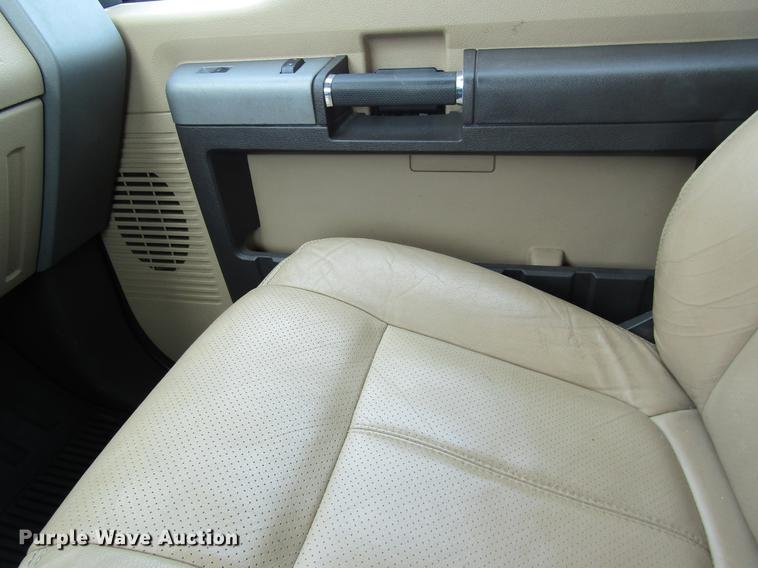 image for item DC4324 2014 Ford F350 Lariat Crew Cab pickup truck