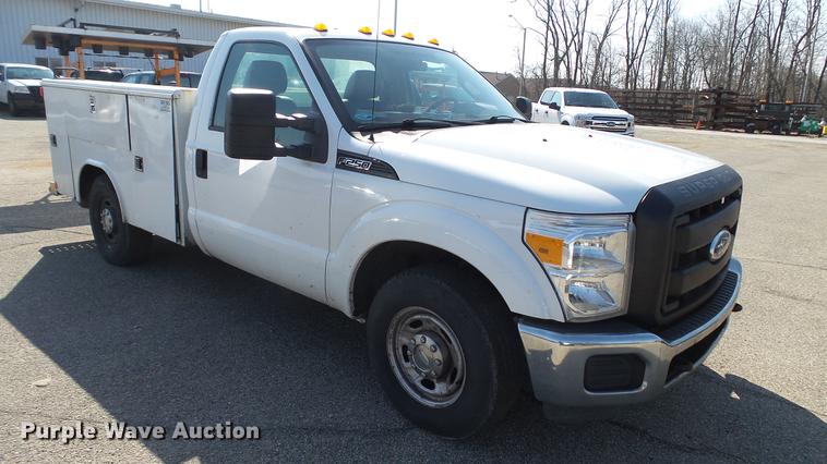 image for item DC5564 2012 Ford F250 Super Duty utility bed pickup truck