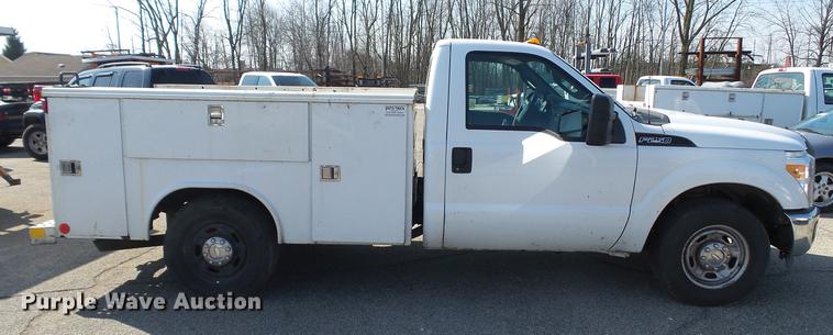 image for item DC5564 2012 Ford F250 Super Duty utility bed pickup truck
