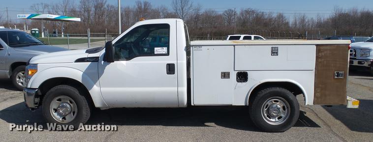 image for item DC5564 2012 Ford F250 Super Duty utility bed pickup truck