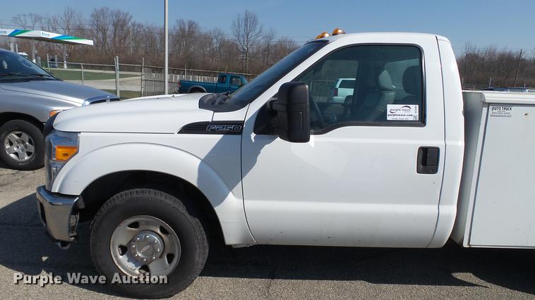 image for item DC5564 2012 Ford F250 Super Duty utility bed pickup truck