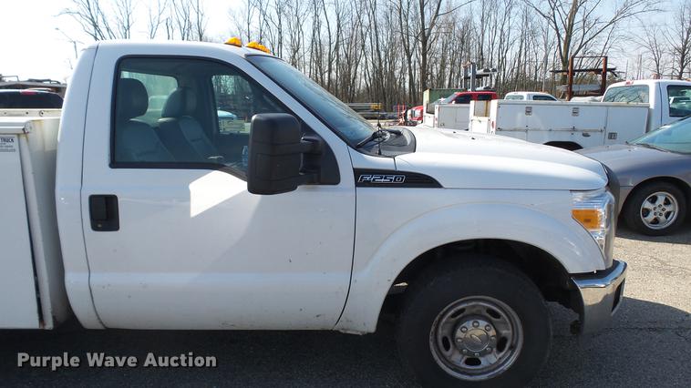 image for item DC5564 2012 Ford F250 Super Duty utility bed pickup truck