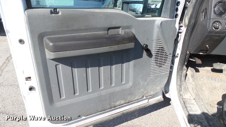 image for item DC5564 2012 Ford F250 Super Duty utility bed pickup truck