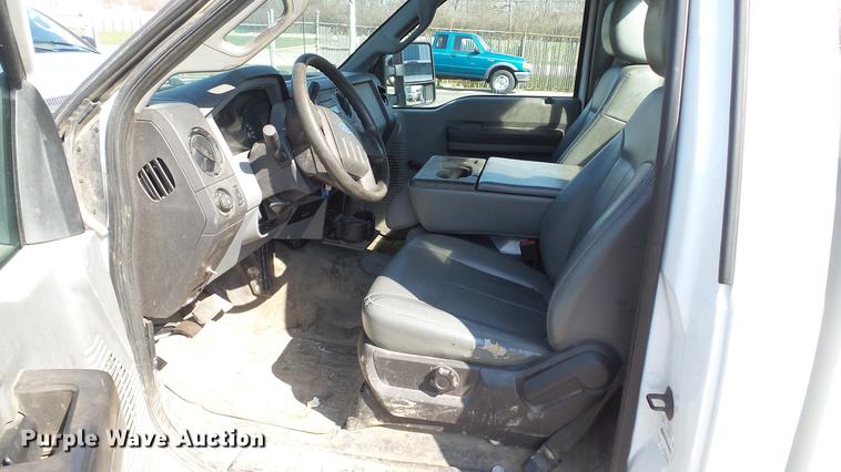 image for item DC5564 2012 Ford F250 Super Duty utility bed pickup truck