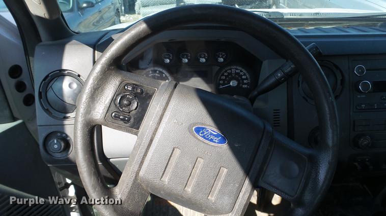 image for item DC5564 2012 Ford F250 Super Duty utility bed pickup truck