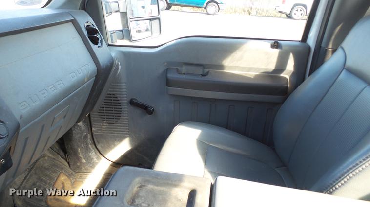 image for item DC5564 2012 Ford F250 Super Duty utility bed pickup truck