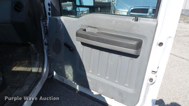 image for item DC5564 2012 Ford F250 Super Duty utility bed pickup truck